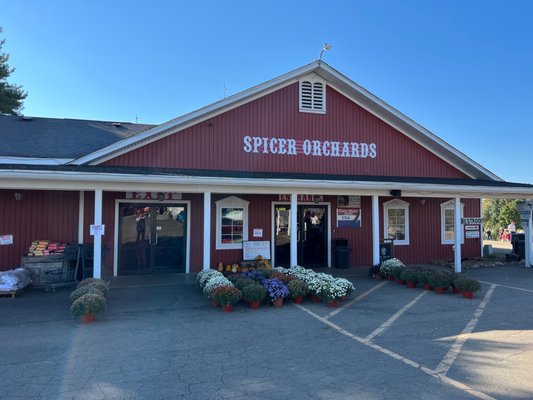 Spicer Orchards Farm Market, Cider Mill, Fudge, Bakery by null