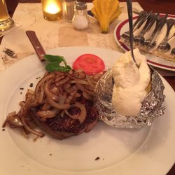 Kartoffelküche - Rump Steak with onions & a baked potato with sour cream