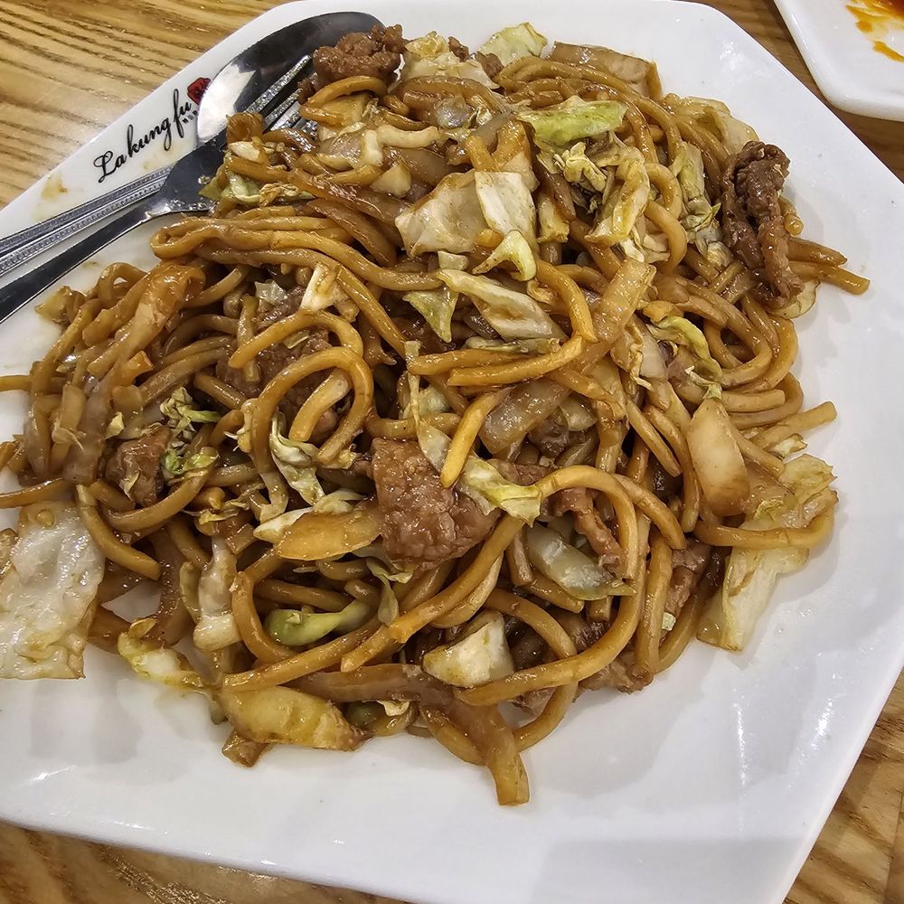 Beef lo mein Beef lo mein