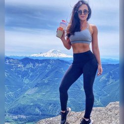 Taya Rose Mindset Coaching - Mailbox peak hike