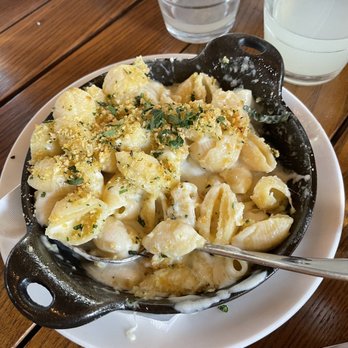 Refinery Rooftop - Mac and cheese - Lounges Near Me - New York, New York Refinery Rooftop - Mac and cheese - Lounges Near Me - New York, New York
