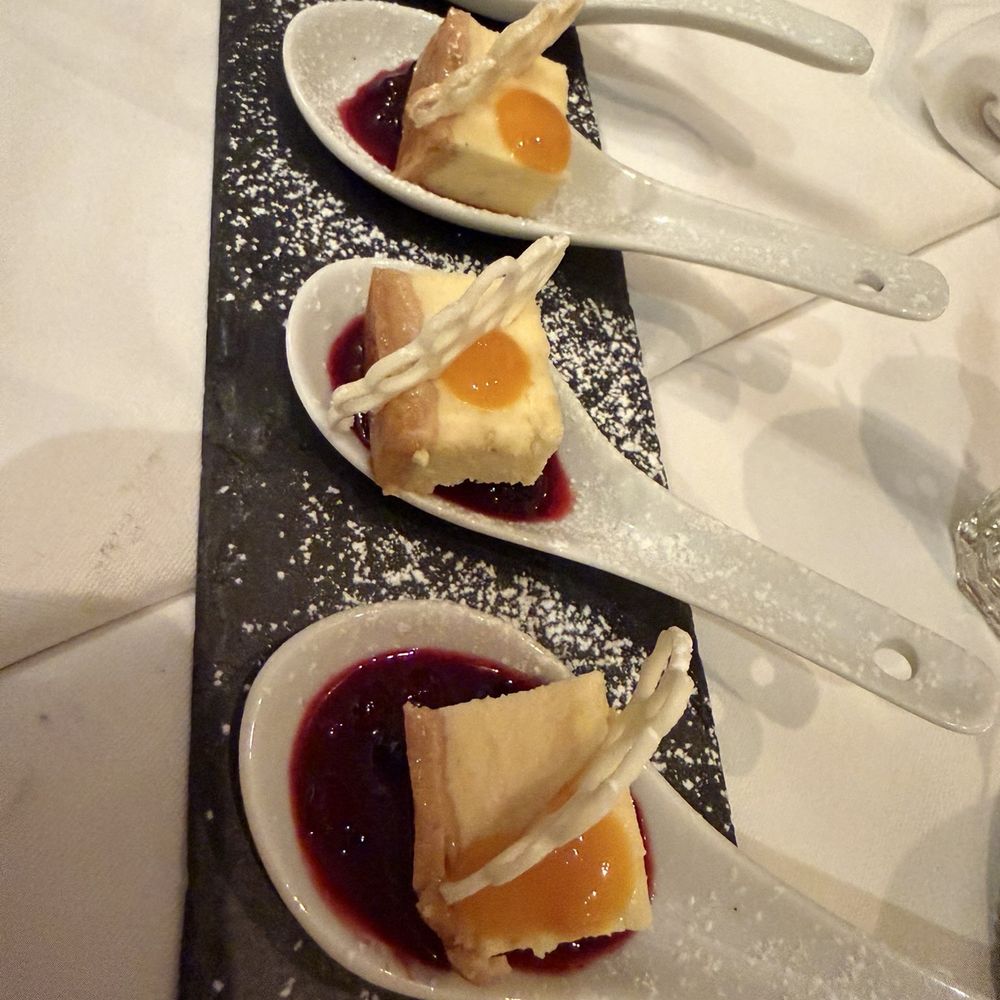 Restaurant Didi's Frieden - Cheesecake - Modern European Near Me - Zürich, ZH Restaurant Didi's Frieden - Cheesecake - Modern European Near Me - Zürich, ZH