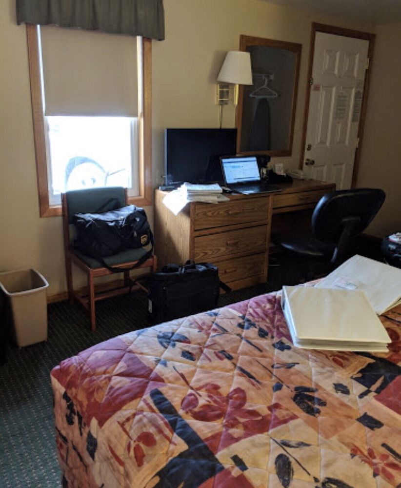 FOUR SEASONS MOTEL Updated August 2024 810 1st Ave, Rock Rapids