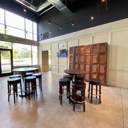Superfly Golf Lounge - Bar and lockers