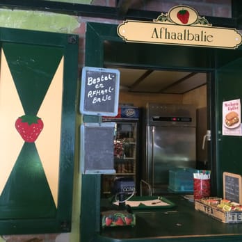 Het Aardbeienland - Zelfs de afhaalbalie is helemaal in stijl! - Playgrounds Near Me - Horst, LI