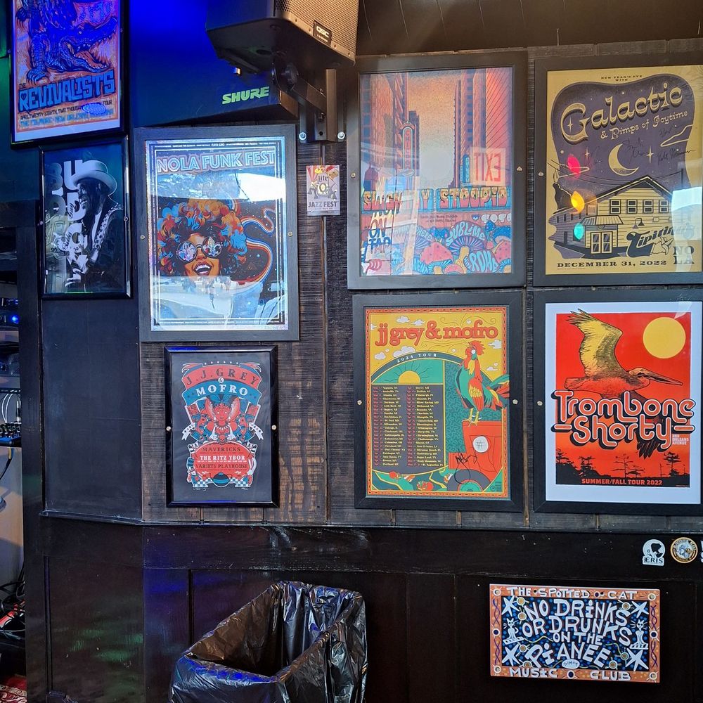 Dad's Place - A Chicago Gathering Spot - Bars Near Me - Chicago, Illinois