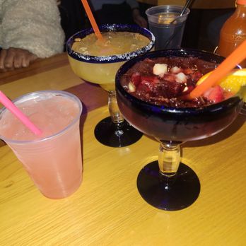 Pancho's Cantina & Rooftop - Sangria, pink lemonade, and peach margarita - Mexican Near Me - Chicago, Illinois