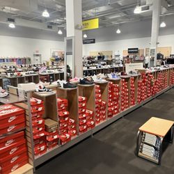 DSW Designer Shoe Warehouse - Vast selection