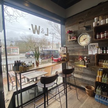 L & W Market - Seating section - Specialty Food Near Me - Bridgehampton, New York