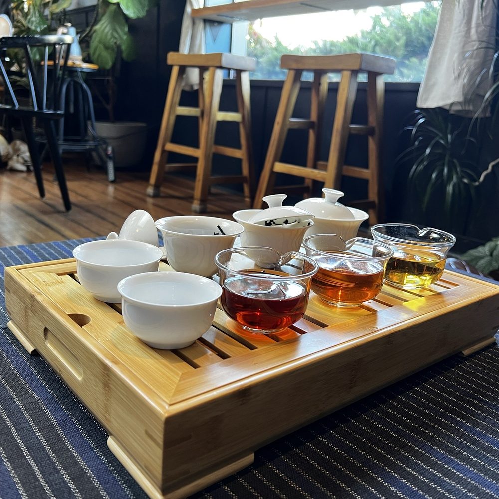 Blue Willow Teaspot - Tea Flight - Tea Rooms Near Me - Berkeley, California Blue Willow Teaspot - Tea Flight - Tea Rooms Near Me - Berkeley, California