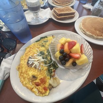 Lola's Diner - Diners Near Me - Park Ridge, Illinois