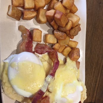 WOB Bar & Kitchen - Maple wood smoked bacon Benedict - American Near Me - Augusta, Georgia WOB Bar & Kitchen - Maple wood smoked bacon Benedict - American Near Me - Augusta, Georgia