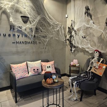 Guanyin Tea House - Halloween Decorations - Bubble Tea Near Me - West Covina, California