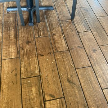 Denny's - Dirty floor - American Near Me - Kissimmee, Florida