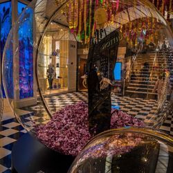 Bloomingdale's - Decoration display in the entranceway