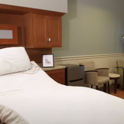 St. Francis Hospice - Ed Poe In patient Unit locate din Titusville