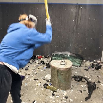 iSmash Omaha - Axe Throwing Near Me - Omaha, Nebraska