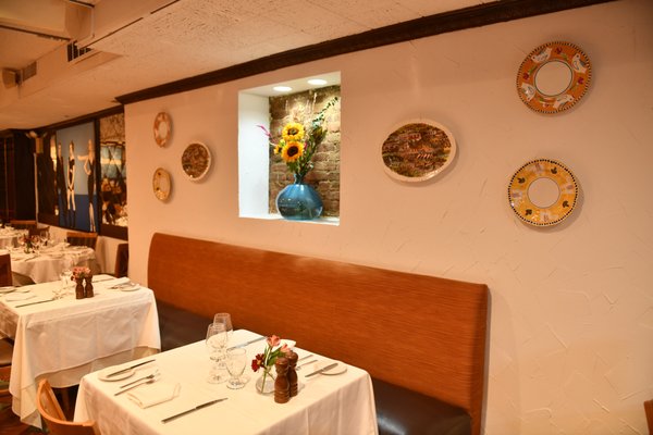 Nino's by null