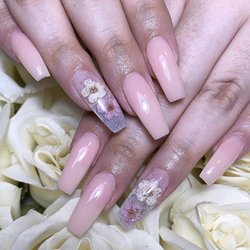 JM Nails 2 Inspire Studio - Dried encapsulated flowers perfect for spring