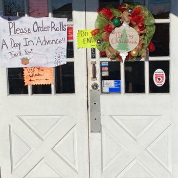 Silvio's Deli - Exterior closed (for Covid protocol) front entrance - Cheesesteaks Near Me - Hatboro, Pennsylvania