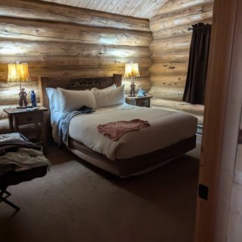 The Roosevelt Hotel- Yellowstone - Hotels Near Me - Gardiner, Montana The Roosevelt Hotel- Yellowstone - Hotels Near Me - Gardiner, Montana