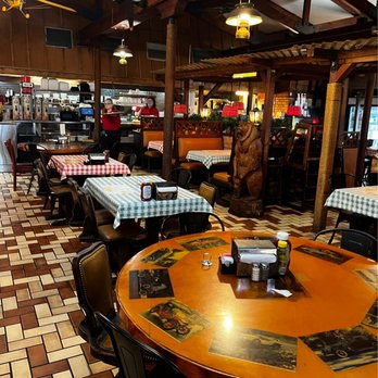 Dick Russell's Bar-B-Q - Part of dining room, it's empty as this was at 3 pm but very comfortable place - Barbeque Near Me - Mobile, Alabama Dick Russell's Bar-B-Q - Part of dining room, it's empty as this was at 3 pm but very comfortable place - Barbeque Near Me - Mobile, Alabama