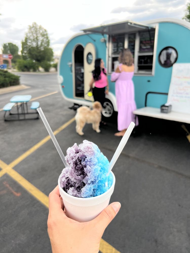 Kelly’s Shaved Ice Logo