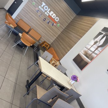 Dunkin - Lobby and comfy seating - Breakfast & Brunch Near Me - Toledo, Ohio