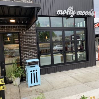 Molly Moon’s - Outside with compost receptacle (blue). - Ice Cream & Frozen Yogurt Near Me - Edmonds, Washington