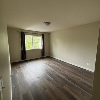 Rockin Epoxy - After new LVP floor bedroom - Masonry/Concrete Near Me