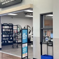 SmartStyle - I had a appt here at 9:00am today. They had no customers yet...At 9:22am she still had not started!!!