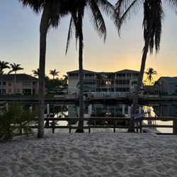 Hideaway Waterfront Resort