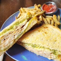 Grilled Turkey Pesto Sandwich