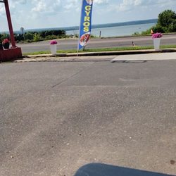 Big Bens Gyros Pita Planet - Parking lot dining