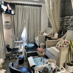 The Doves Parlour - Pedi area