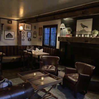 Edson Hill - bar lounge - Hotels Near Me - Stowe, Vermont Edson Hill - bar lounge - Hotels Near Me - Stowe, Vermont