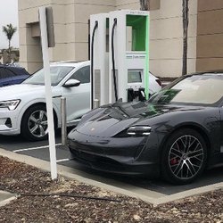Electrify America - Pismo Outlets - All 4 stations filled, which is all too common