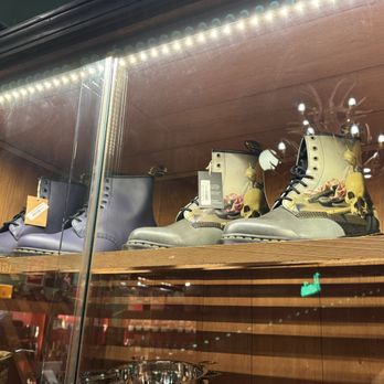 The Cigar Box & Lounge - Rare docs - Tobacco Shops Near Me - Idyllwild-Pine Cove, California The Cigar Box & Lounge - Rare docs - Tobacco Shops Near Me - Idyllwild-Pine Cove, California