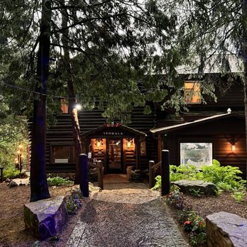 Ishnala - Path leading to restaurant in the woods - Steakhouses Near Me - Wisconsin Dells, Wisconsin