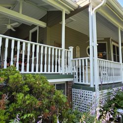 Andon-Reid Inn Bed and Breakfast - Beautiful wrap around porch