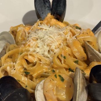 Louie Linguini's - Seafood fettuccine - Seafood Near Me - Monterey, California