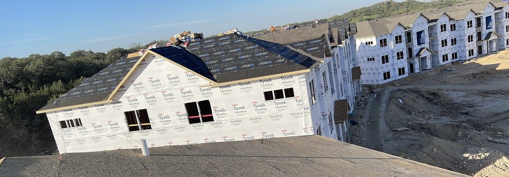 Slide of DE AL Roofing