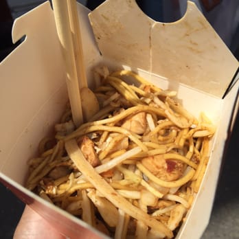 Wok to Walk - Baker St - Chicken in egg noddles - Vegetarian Near Me - London, XGL