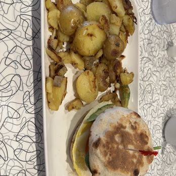 Curley Cone - California Dream Sandwich 1 egg, Swiss cheese, tomato, spinach & avocado on freshly toasted English muffin - Ice Cream & Frozen Yogurt Near Me - Wayland, Michigan