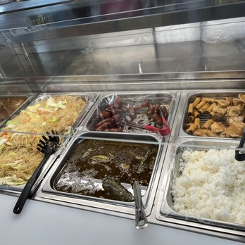 Pinoy1968 - Pancit, dinuguan, monggo, atay ng manok, longganisa, tocino, garlic fried rice, lumpia, chicharron - Buffets Near Me - Henderson, Nevada