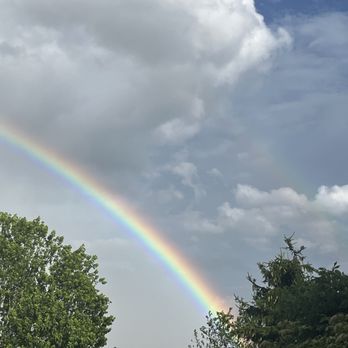 Lilly Valley Inn - Rainbow Blessings - Bed & Breakfast Near Me - Pearisburg, Virginia