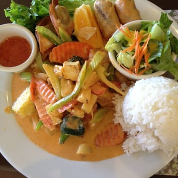 Panya Thai Kitchen - Pineapple curry with Vegetables and Tofu!!! Lv 4 spicy! :) - Thai Near Me - Escondido, California Panya Thai Kitchen - Pineapple curry with Vegetables and Tofu!!! Lv 4 spicy! :) - Thai Near Me - Escondido, California