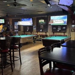 Luckys Sports Bar
