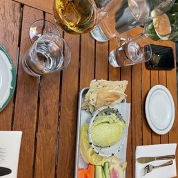 Orange wine, pistachio dip Orange wine, pistachio dip