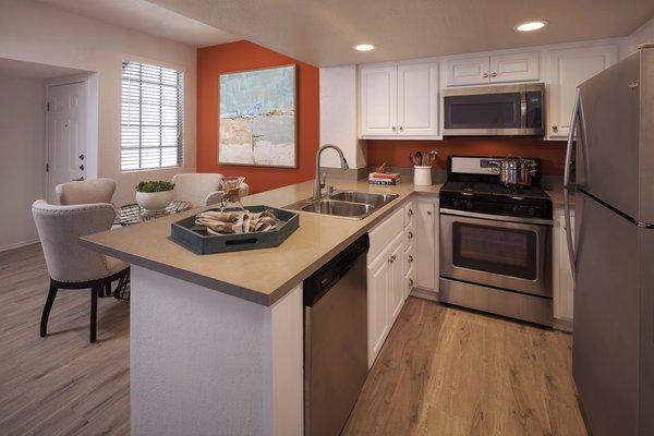 Aliso Town Center Apartment Homes 31 Photos 43 Reviews Apartments 23511 Aliso Creek Rd Aliso Viejo Ca United States Phone Number